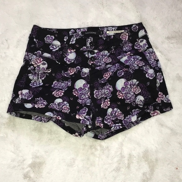 Black skull short shorts from Hot Topic - Picture 1 of 4